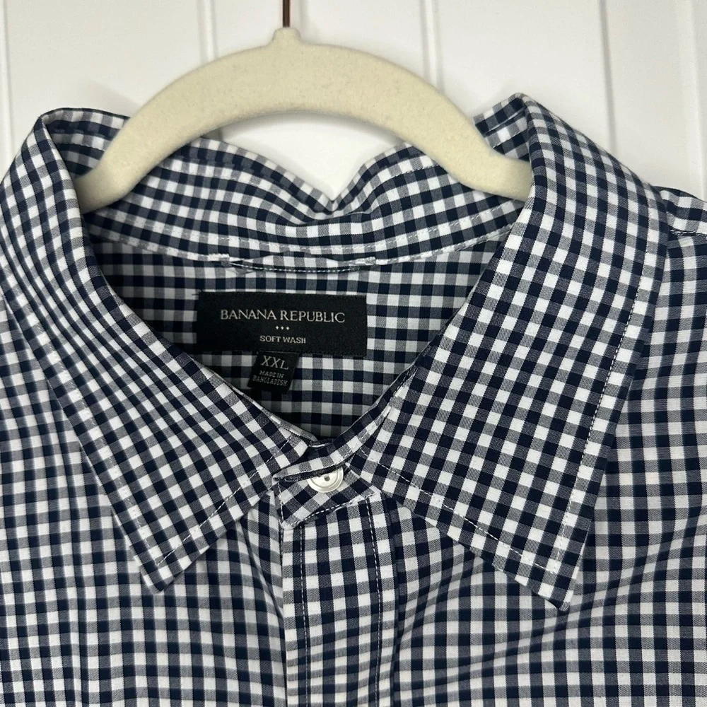 Banana Republic Black and White Casual Button Down Shirt